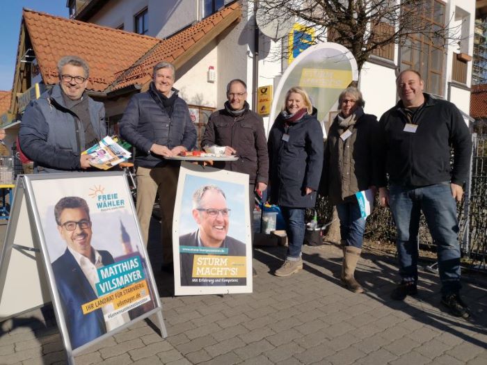 Infostand der Freien Wähler Weßling mit Michael Sturm vor dem Edeka am 22.02.20